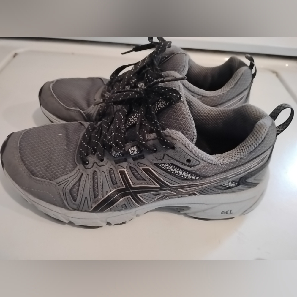 Asics Kids Gray and Black Sneakers Athletic Running Shoes Boys